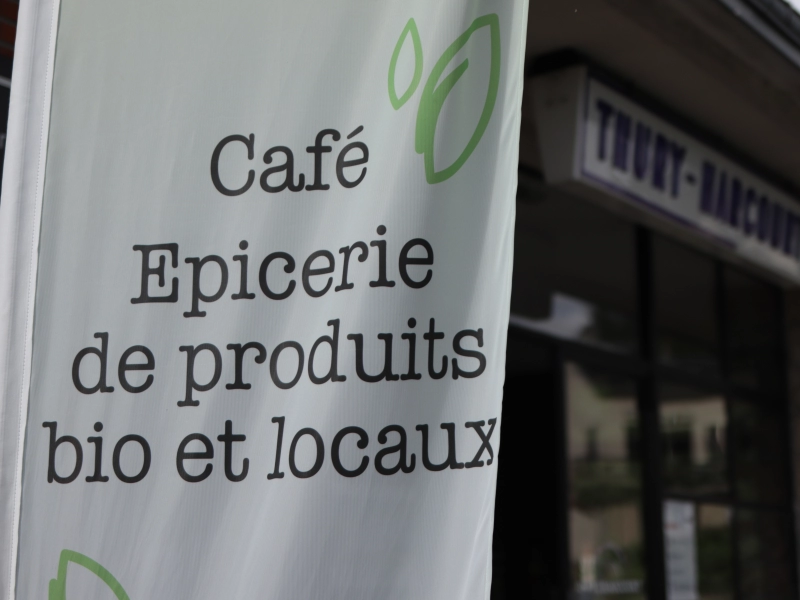 Café / épicerie associatif