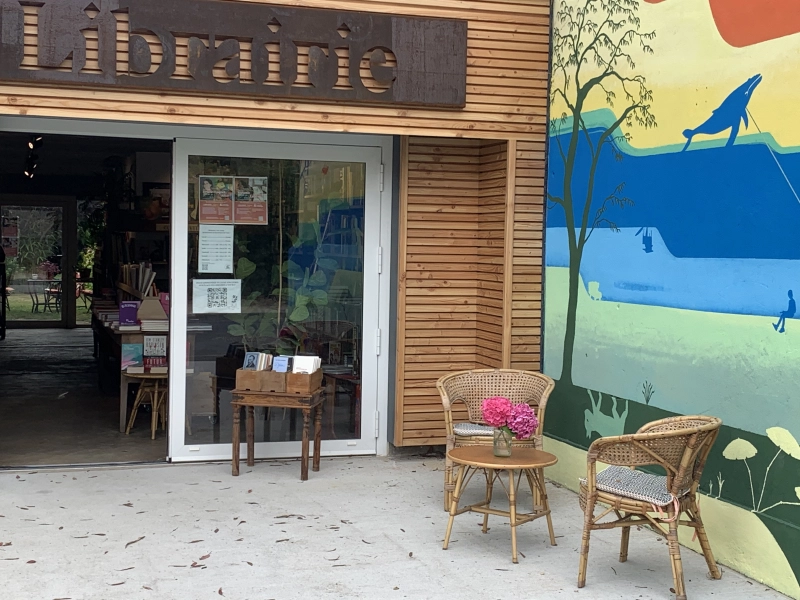 Librairie / Café de bord de mer 