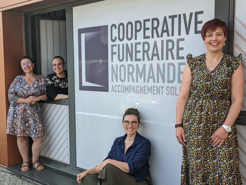 La présidente Gaëlle et ses accompagnantes funéraires Estelle et Adeline, et Anne, chargée de la Vie coopérative